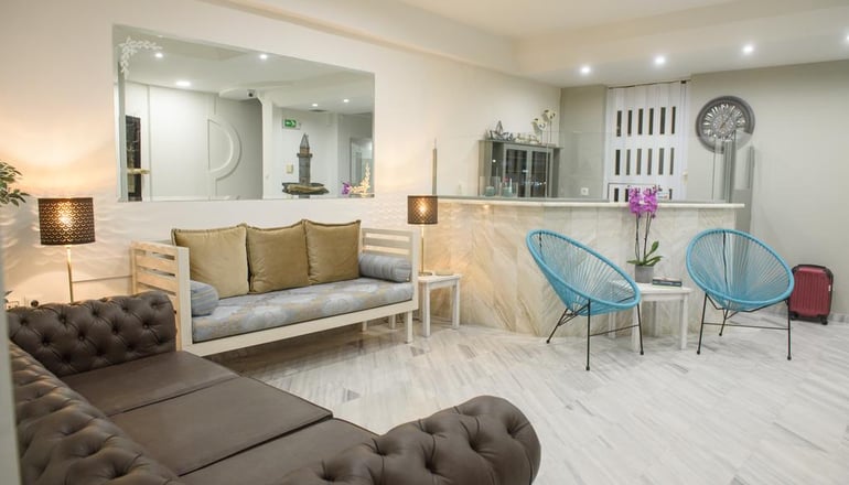 Aqua Beachfront Elegant Hotel